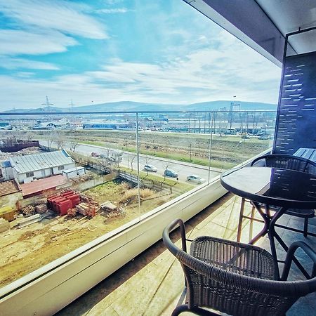 Super Apartments Near Airport With Shop & Free Parking Iasi Eksteriør billede