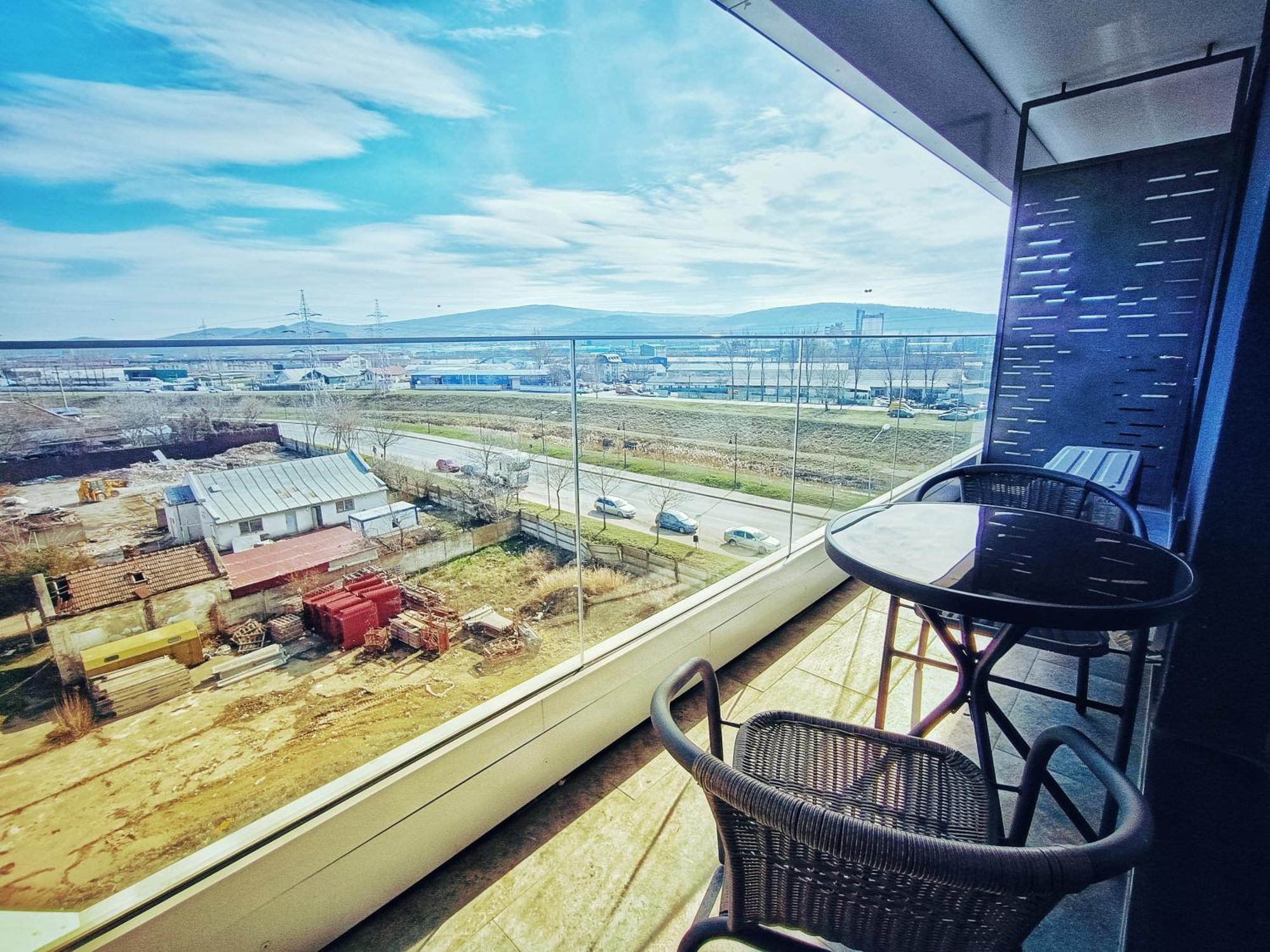 Super Apartments Near Airport With Shop & Free Parking Iasi Eksteriør billede