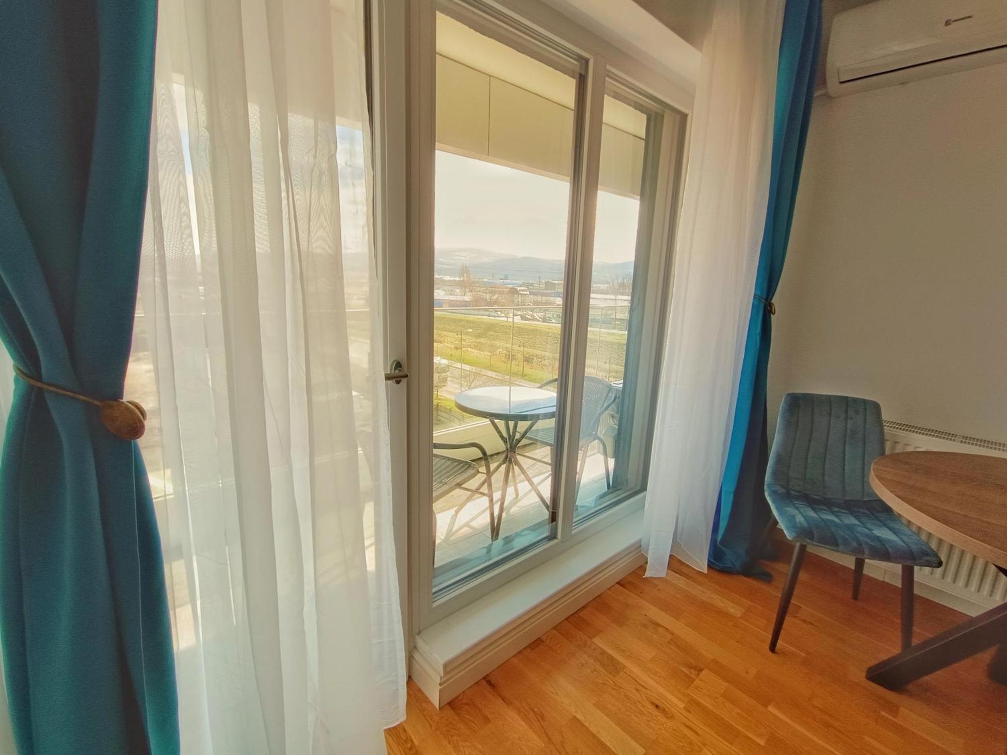 Super Apartments Near Airport With Shop & Free Parking Iasi Eksteriør billede